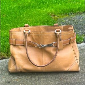 NWT- Coach beige/tan shoulder bag- soft pebble collection